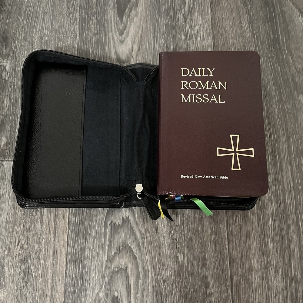 DAILY ROMAN MISSAL 6th Edition 2004 Bonded Leather New American Bible Zip Cover